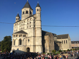 La Collégiale Sainte-Gertrude, face au cabinet de Nivelles
